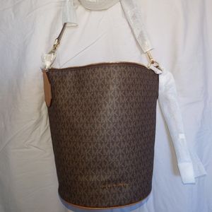 MK Brooke Medium Zip Bucket Bag Brown/Acorn